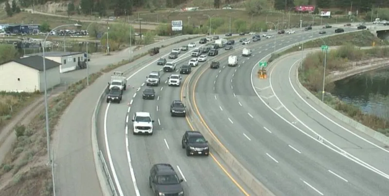 Véhicule en panne cause des retards sur le pont Bennett