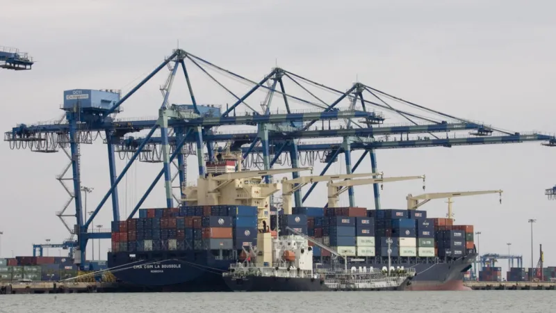 Détroits d'Ormuz et de Malacca : goulets d'étranglement du commerce