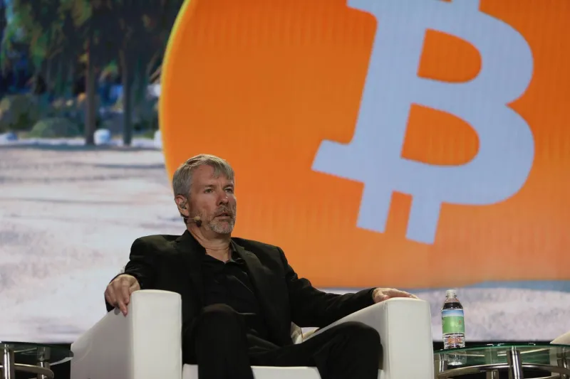 Strategy vend 104,7 M$ en Bitcoin, renforce ses réserves