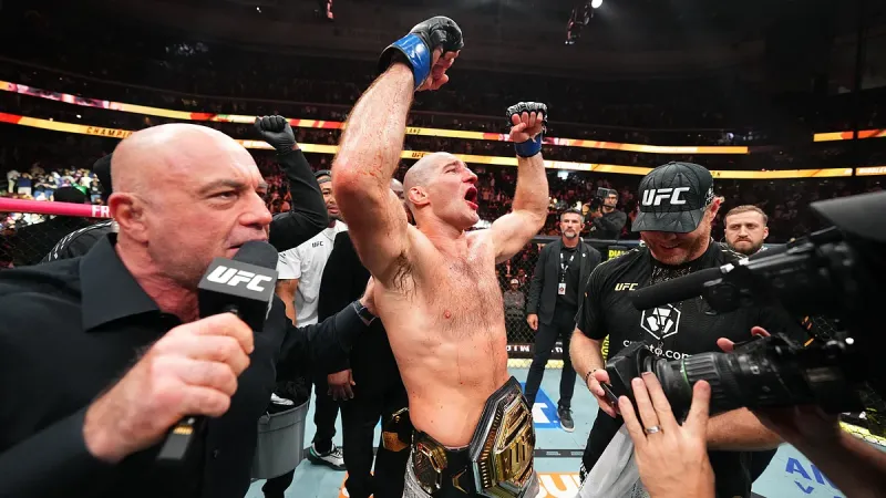 Strickland Wins UFC Middleweight Title, Van Retains Flyweight Crown