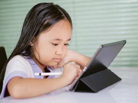 Étude : Le temps d'écran des enfants lié à des problèmes de santé
