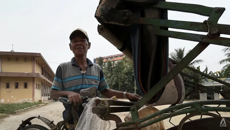 Sumatra Haze Chokes Workers as Schools Shut