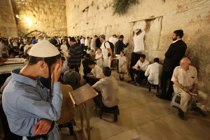 Thousands at Western Wall for Tisha B'Av 2026
