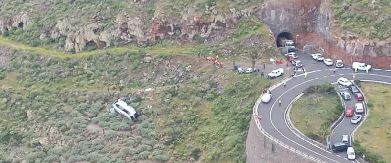 Tour bus plunges into ravine in Canary Islands, injuring 14