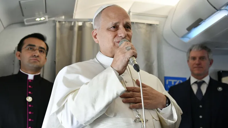 Trump Criticizes Pope Leo XIV Over Iran Remarks