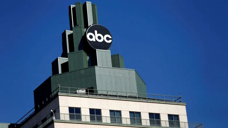 Trump menace de poursuivre ABC pour un reportage sur le bassin du Lincoln Memorial
