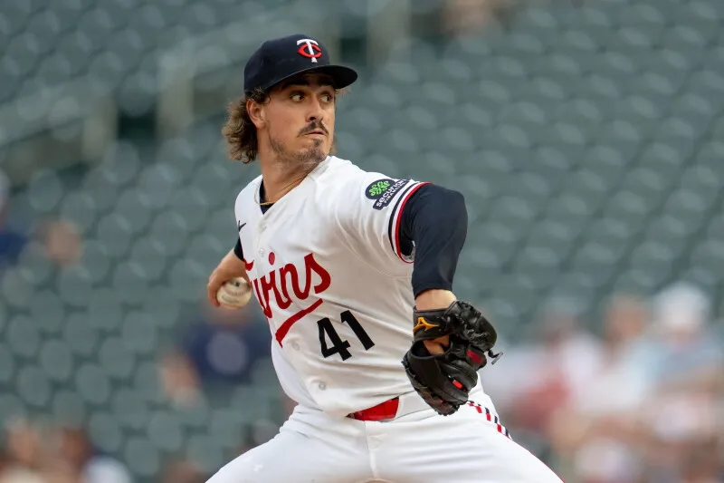 Twins' Joe Ryan throws off mound in recovery