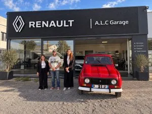 Two French Women Take on Moroccan Desert in 4L Trophy
