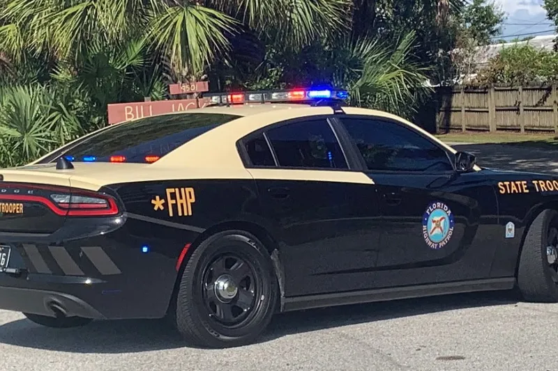 Two Injured in Sarasota Tire Blowout Crash