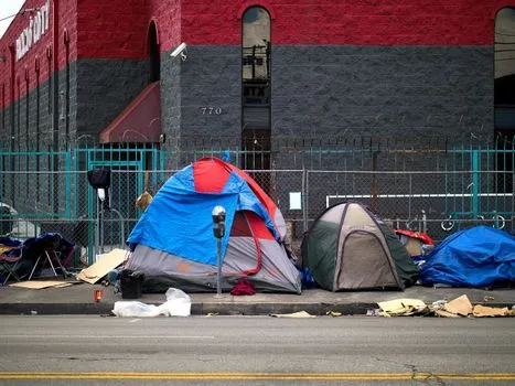 Two stabbed near Omaha homeless shelter