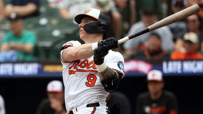 Tyler O'Neill Leaves Game with Injury