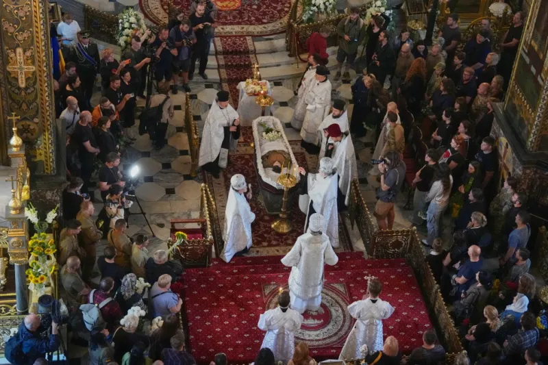 Ukraine mourns volunteer who recovered war dead