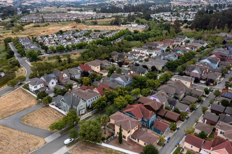 US Existing Home Sales Fall Again in July