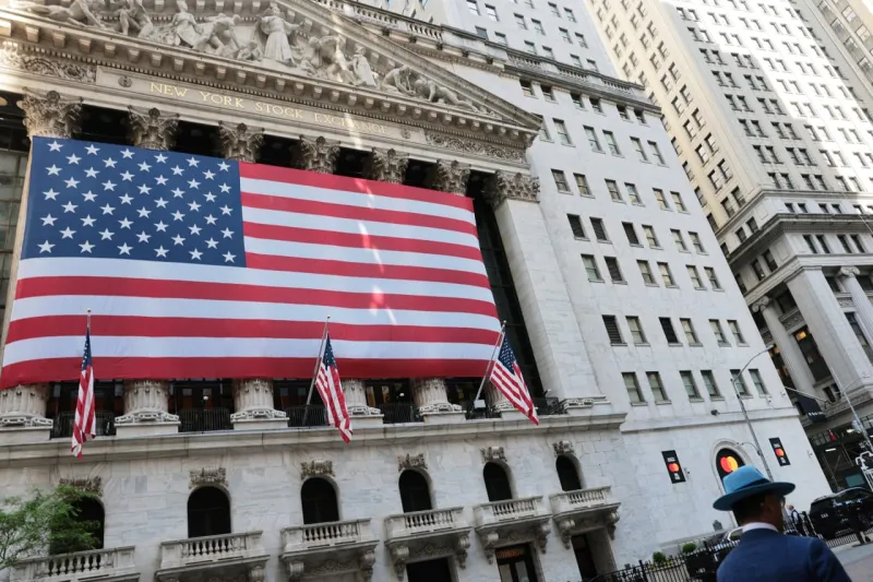 U.S. Stock Futures Fall, Oil Rises on Iran Cease-Fire Fears