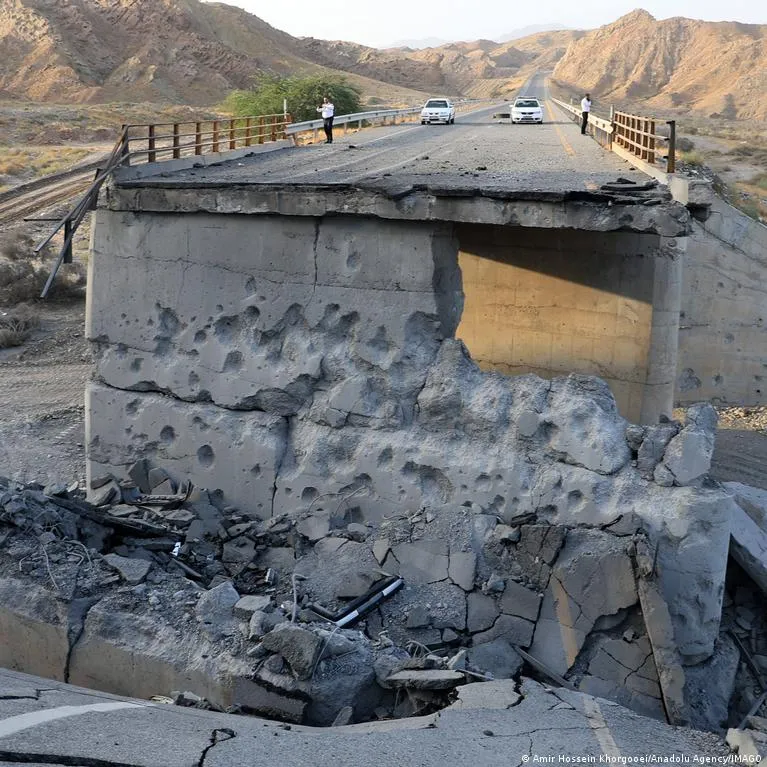 US Strikes on Southern Iran Infrastructure Escalate Conflict