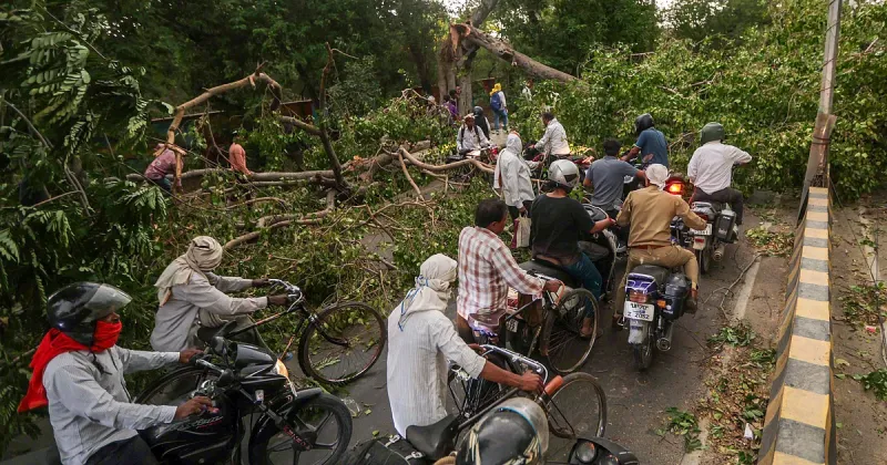Tempêtes en Uttar Pradesh : 100 morts, le CM ordonne une enquête