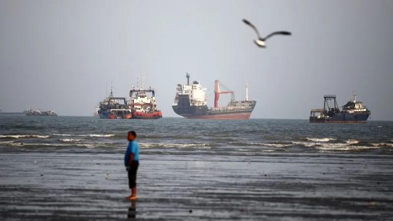 Vessel struck in Strait of Hormuz, UKMTO reports
