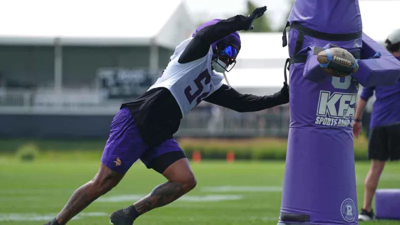 Vikings place Jamal Adams on IR, sign CB Phillips