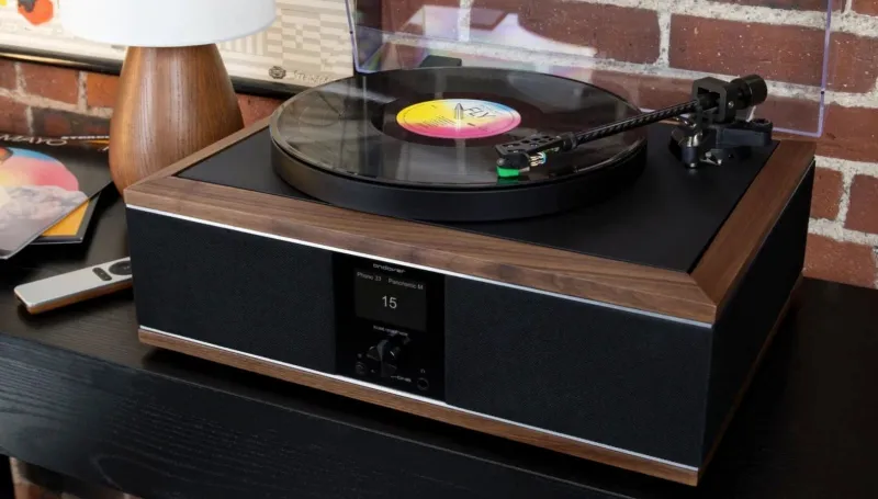 Ventes de vinyles en hausse de 2,4 % mais dépassées par les CD