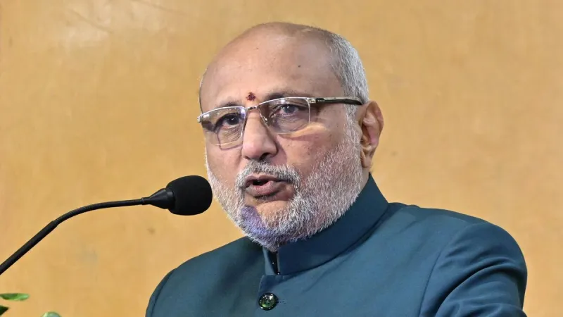 VP Radhakrishnan warns youth against following 'cockroach'