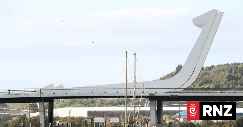 Whangārei bridge cracks prompt urgent closure
