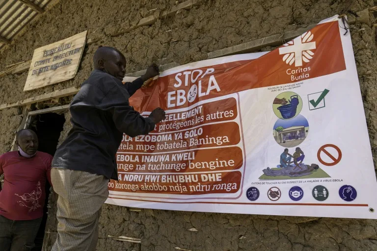 Le chef de l'OMS : Ebola 'peut être stoppé' en RDC