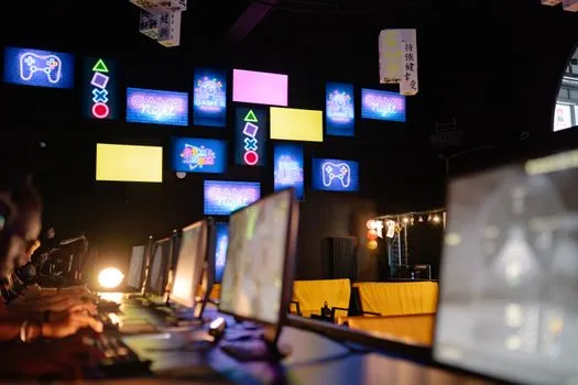 World's Largest LED Screen: 700 TVs, 44M Pixels