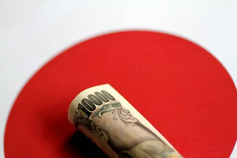 Yen rises on US data; intervention watch