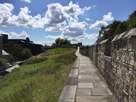 York lance un sentier patrimonial le long de ses remparts médiévaux