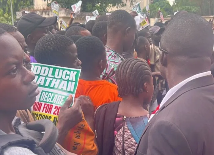 Youths Rally at Jonathan's Home, Urge 2027 Run